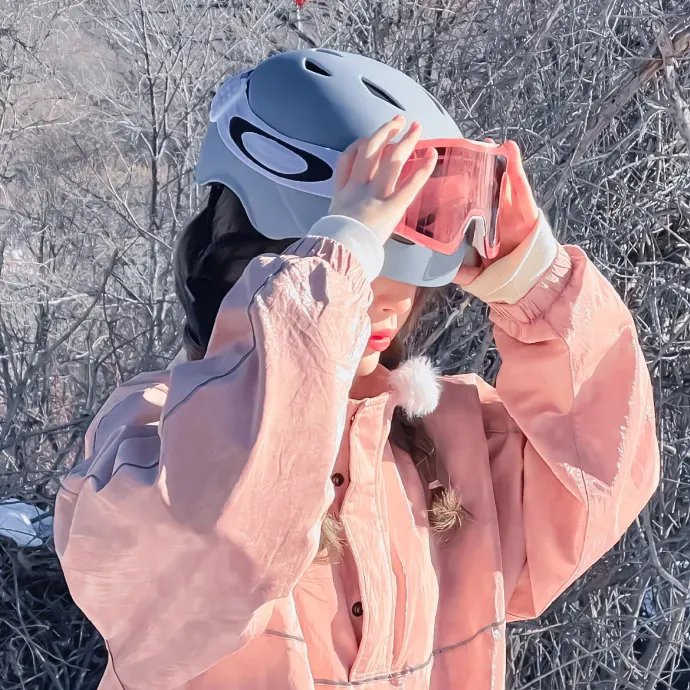 不装了，我姐姐是首富